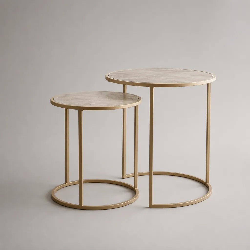2er-Set runde Couchtische aus Sinterstein und Stahl, Gold/Beige, Ø 60 × H 55 cm und Ø 45 × H 45 cm