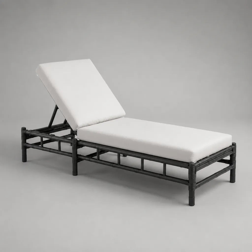 Gartenliege aus Rattanrohr mit verstellbarer Rückenlehne und Polyesterauflagen, Schwarz/Weiß, 200 × 75 × 90 cm